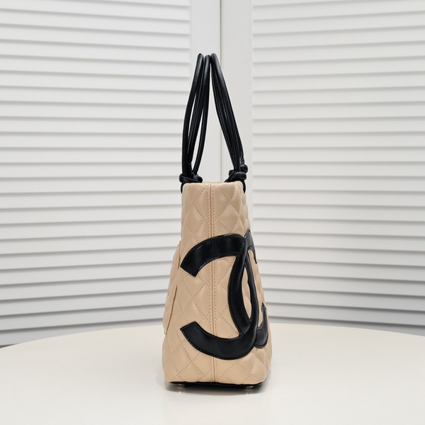 シャネルバッグ背面デザイン